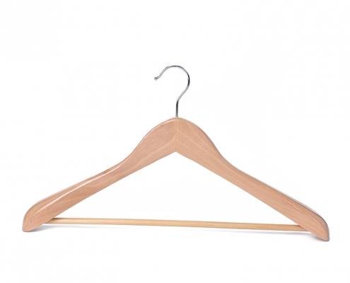Perchas extra anchas para traje de madera Acabado natural con barra